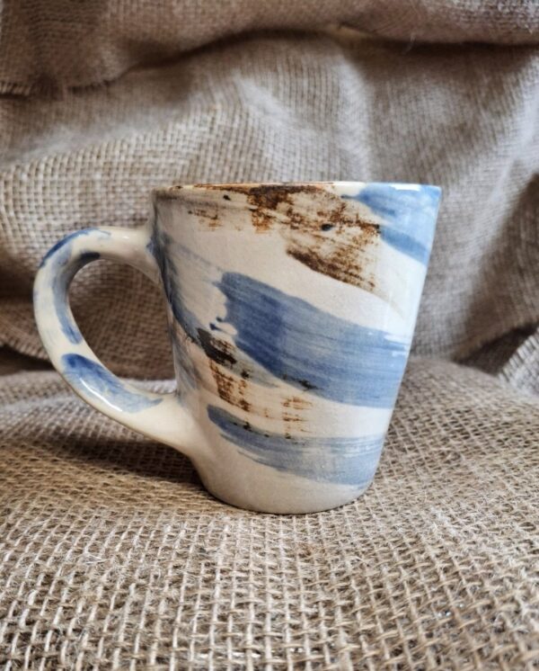 Tasse en grès blanc