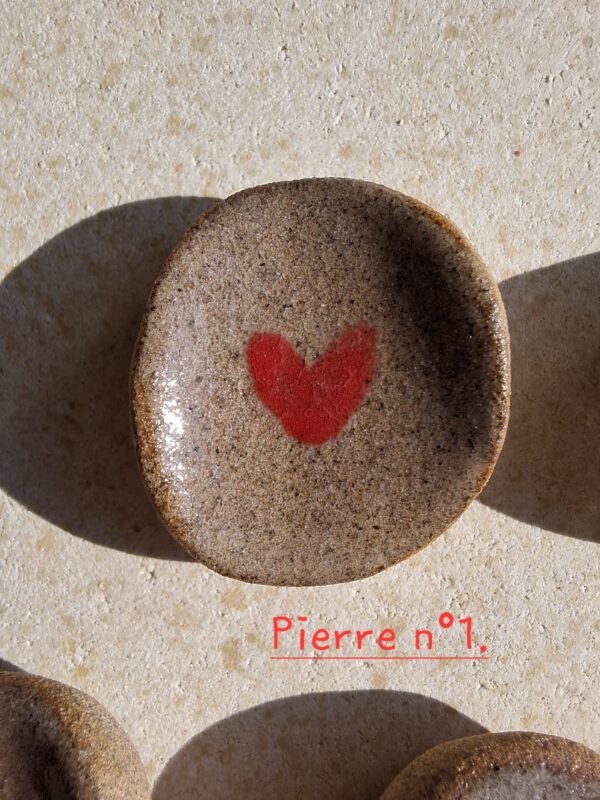 Pierre d'apaisement/ worry stone - Fond grès cœur rouge – Image 4