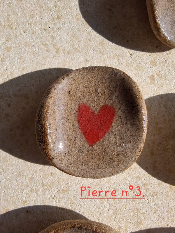 Pierre d'apaisement/ worry stone - Fond grès cœur rouge – Image 6