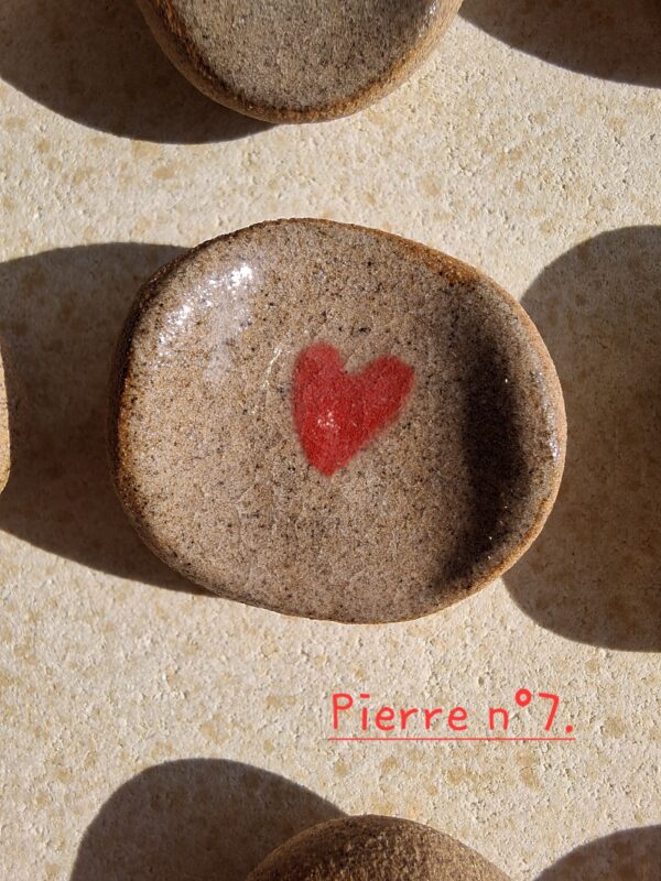 Pierre d'apaisement/ worry stone - Fond grès cœur rouge – Image 10