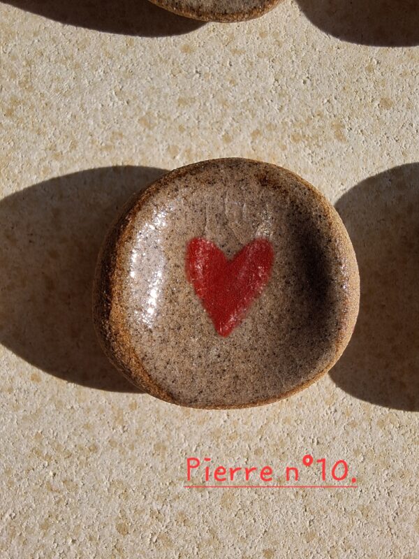 Pierre d'apaisement/ worry stone - Fond grès cœur rouge – Image 13