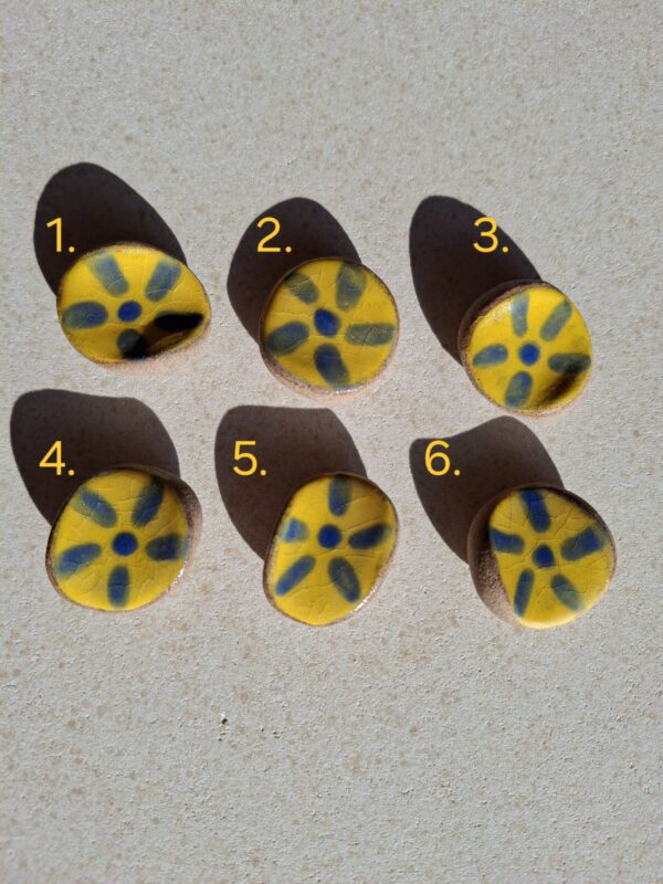 Pierre d'apaisement/ worry stone - Jaune fleur bleue – Image 2