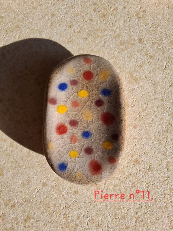 Pierre d'apaisement/ worry stone - Fond blanc pois multicolores – Image 14