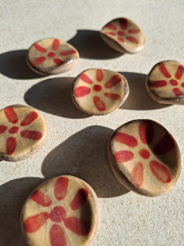 Pierre d'apaisement/ worry stone - Fond saumon fleur rouge