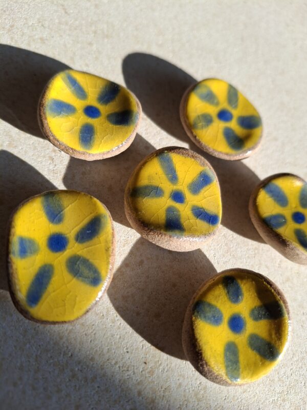 Pierre d'apaisement/ worry stone - Jaune fleur bleue