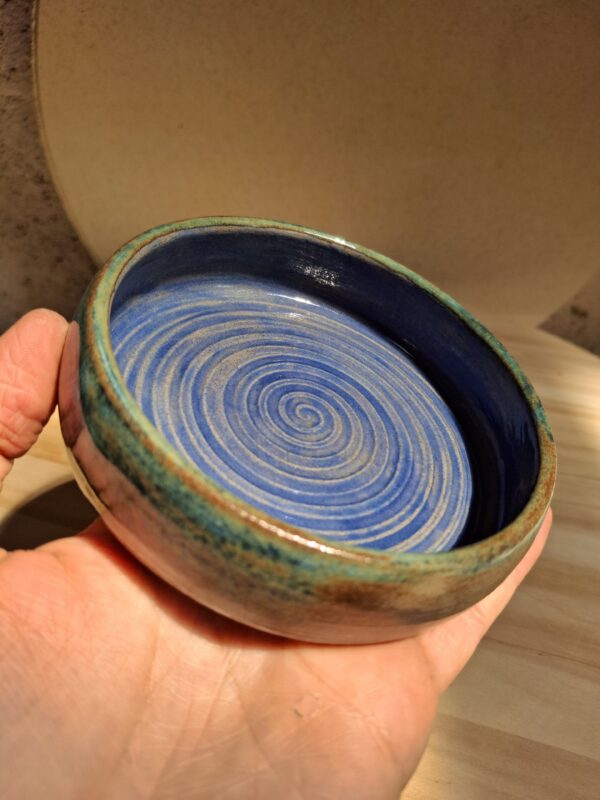 Coupelle porte savon en grès Cagnat Spirale cobalt.