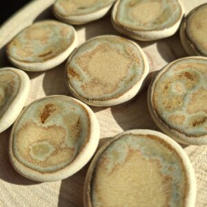 Pierre d’apaisement/ worry stone – EMAIL BEIGE